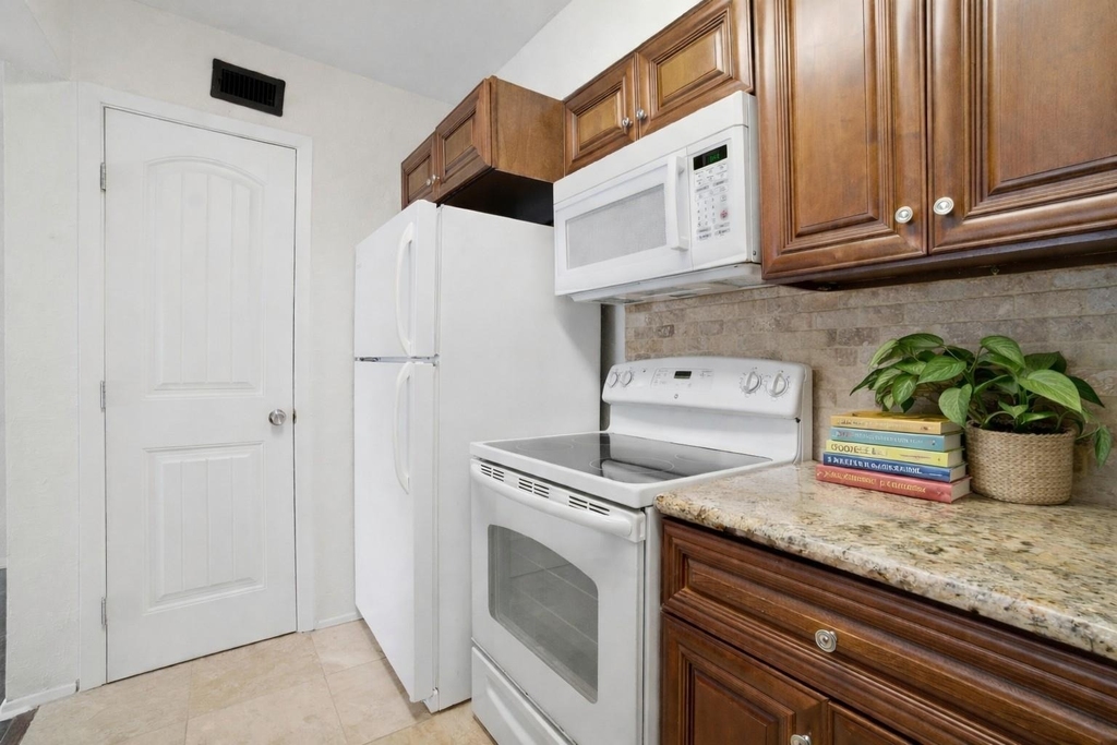 12500 Melville Drive - Photo 10