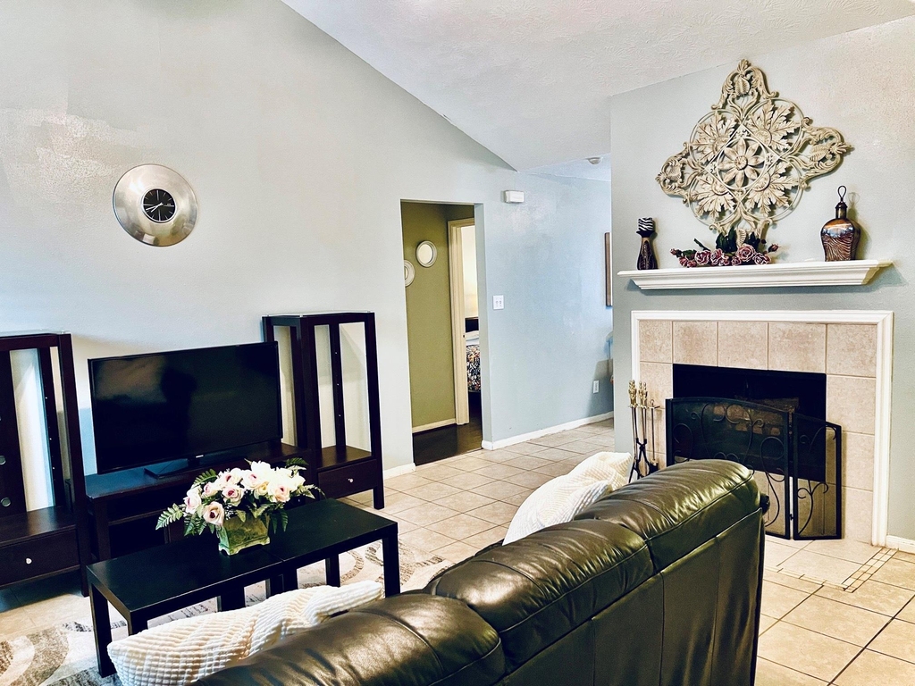 118 Willoughby Court - Photo 2