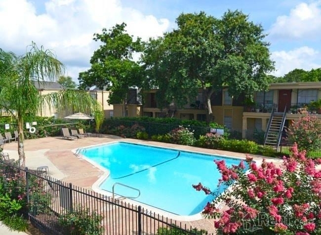 10110 Westview Drive - Photo 2