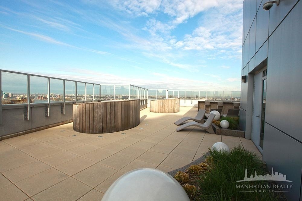 West 37th Street - Photo 4