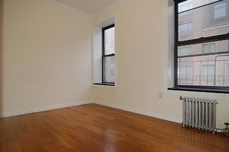 E 100th St/off 2nd Ave Nearest Q: 3BR, Elevator, W/D, SS Apps & NO Broker's Fees! Avail May 1 | Can view sooner - Photo 4