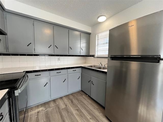 2526 Louise Street - Photo 4