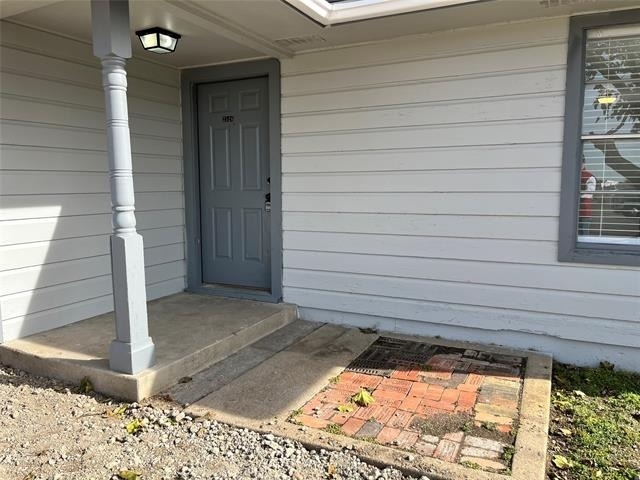 2526 Louise Street - Photo 1