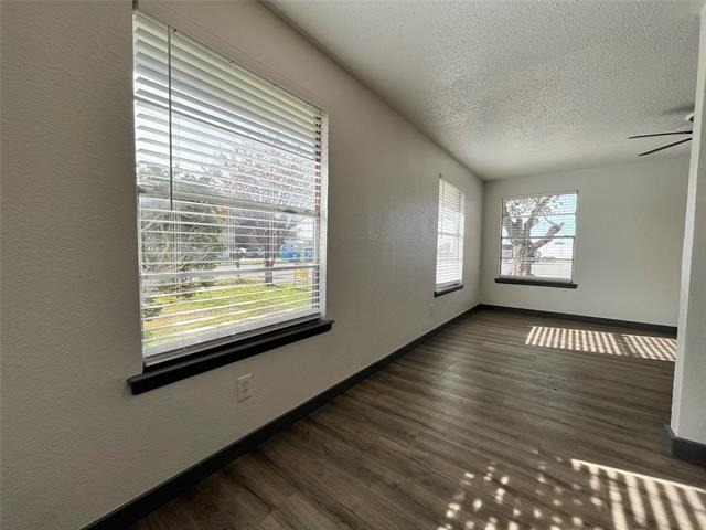 2526 Louise Street - Photo 7
