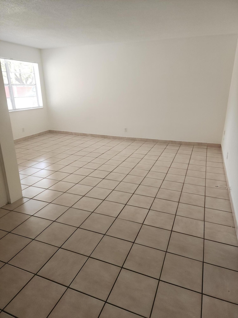 1007 N 19th Avenue - Photo 2