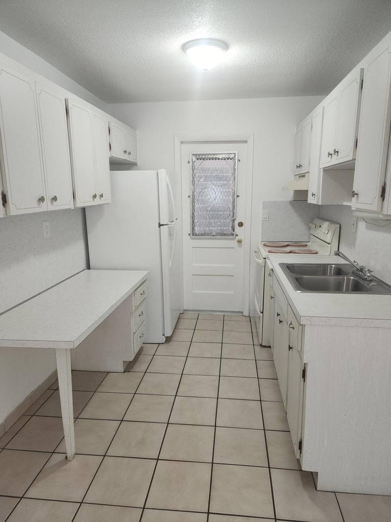 1007 N 19th Avenue - Photo 5