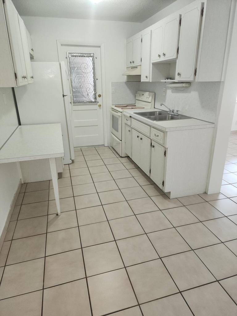 1007 N 19th Avenue - Photo 4