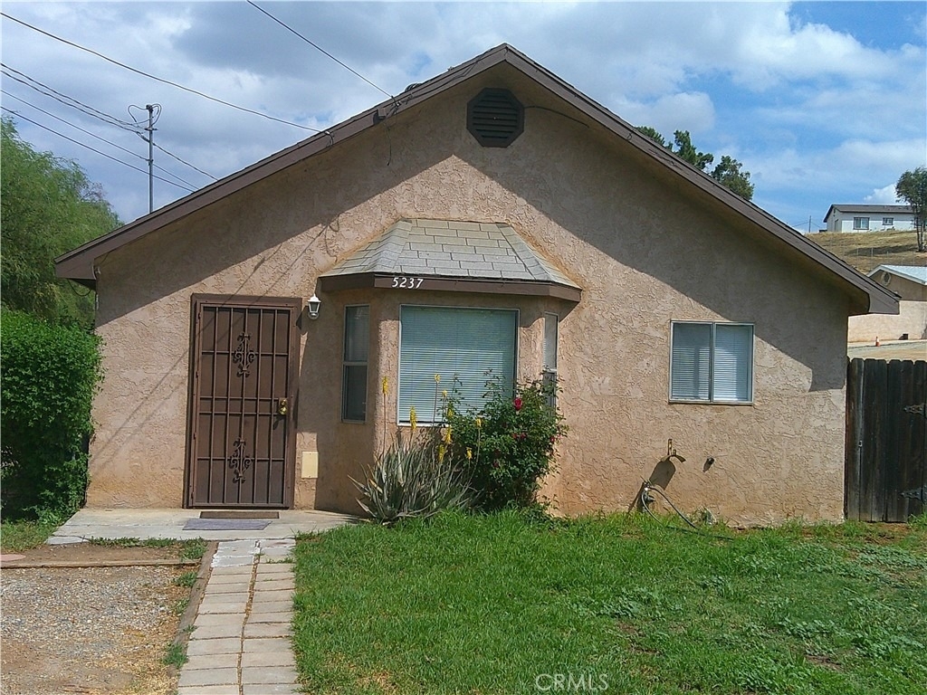 5237 Bushnell Street - Photo 0