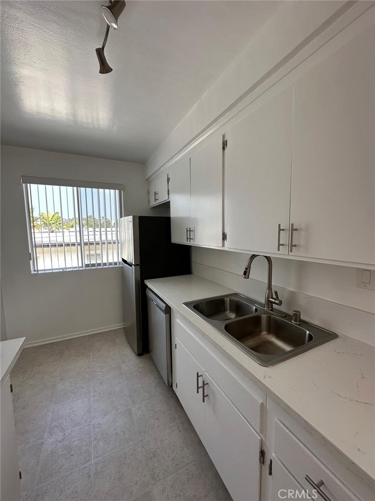 11692 Chenault Street - Photo 6