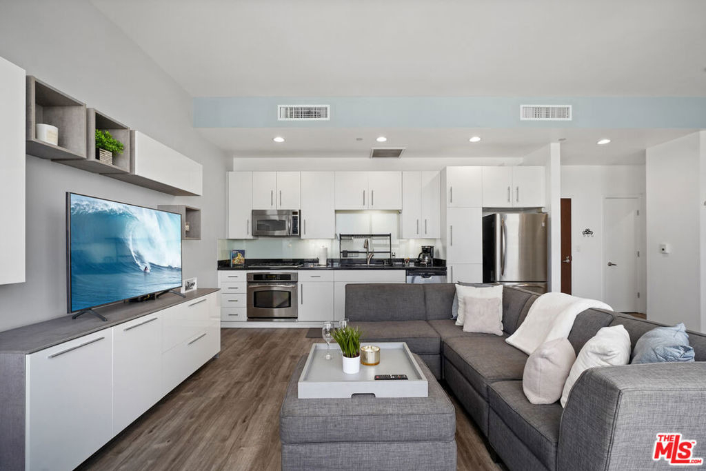 1100 Wilshire Boulevard - Photo 5
