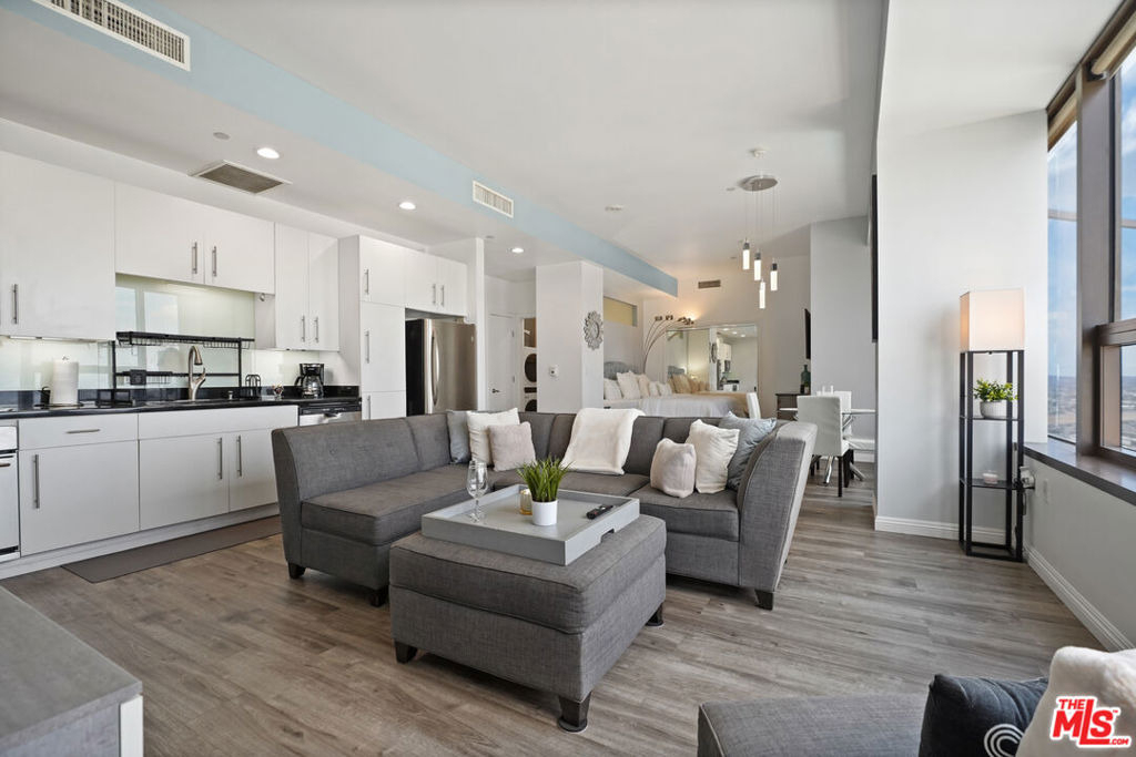 1100 Wilshire Boulevard - Photo 6