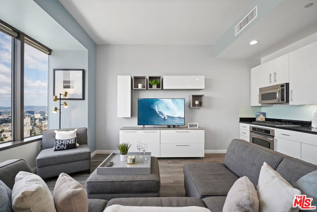 1100 Wilshire Boulevard - Photo 3