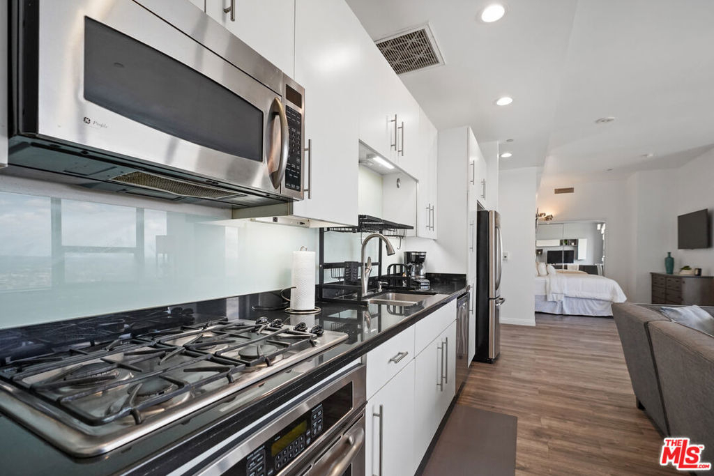 1100 Wilshire Boulevard - Photo 14