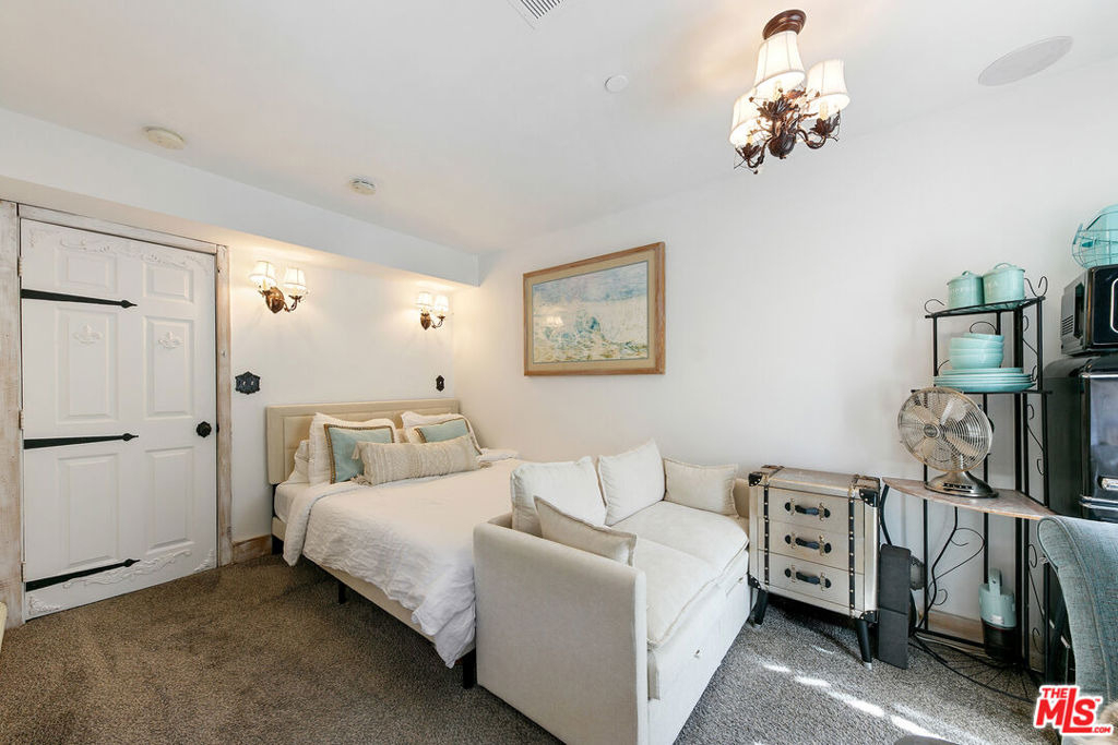 2851 Seabreeze Drive - Photo 32