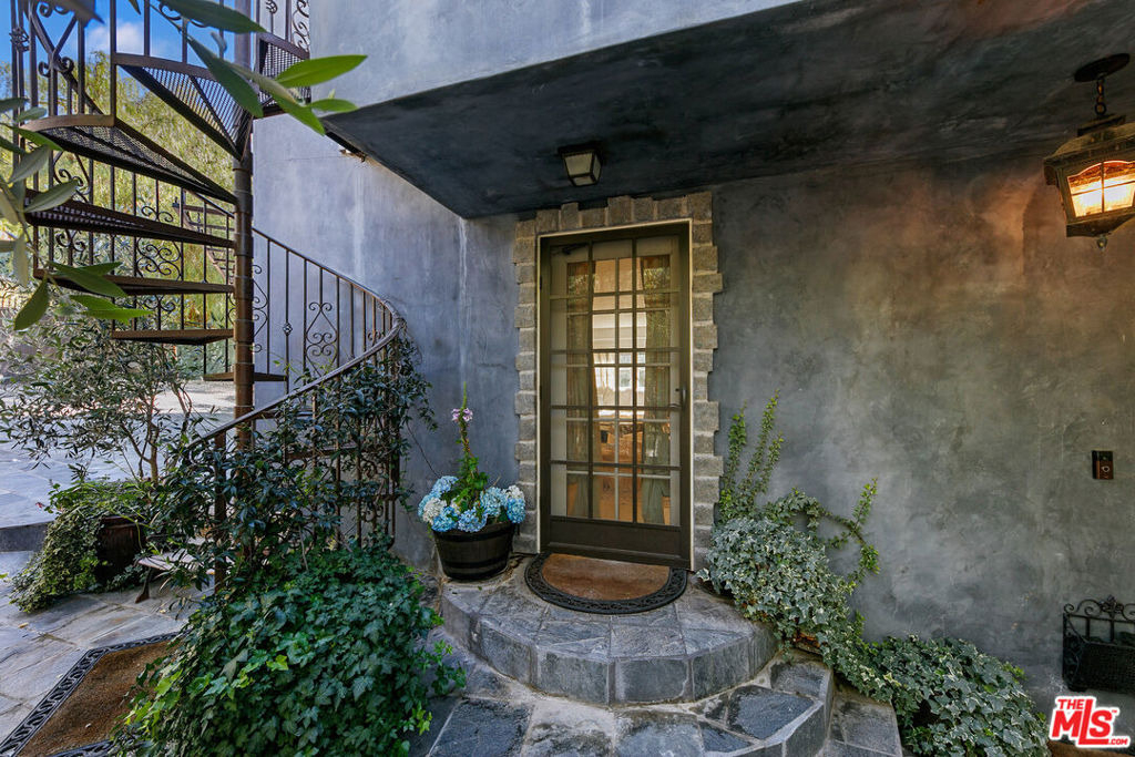 2851 Seabreeze Drive - Photo 49