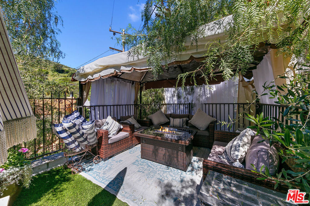 2851 Seabreeze Drive - Photo 8
