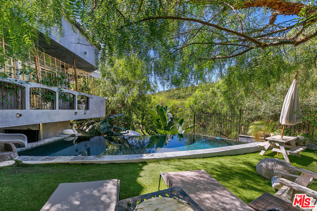 2851 Seabreeze Drive - Photo 0