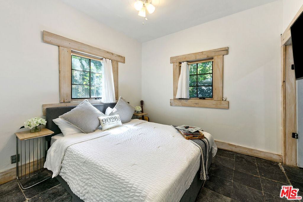 2851 Seabreeze Drive - Photo 53