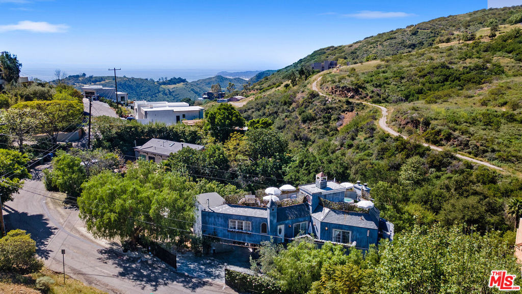 2851 Seabreeze Drive - Photo 4