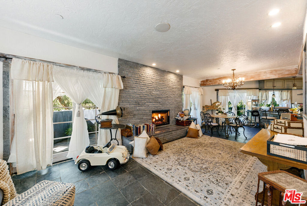 2851 Seabreeze Drive - Photo 9
