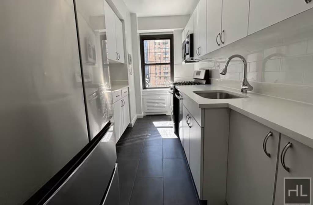 157 East 57th Street - Photo 2