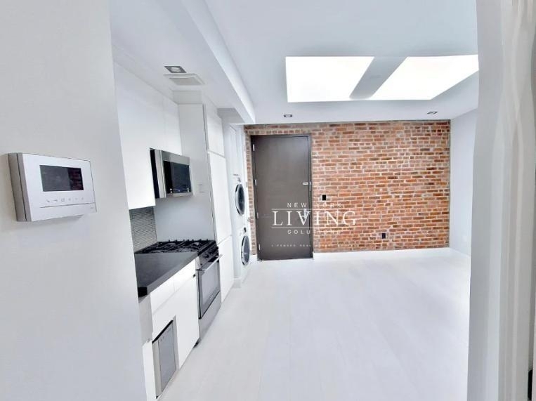 Stanton Street - Photo 1