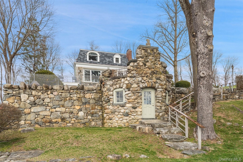 598 N Lake Boulevard - Photo 3