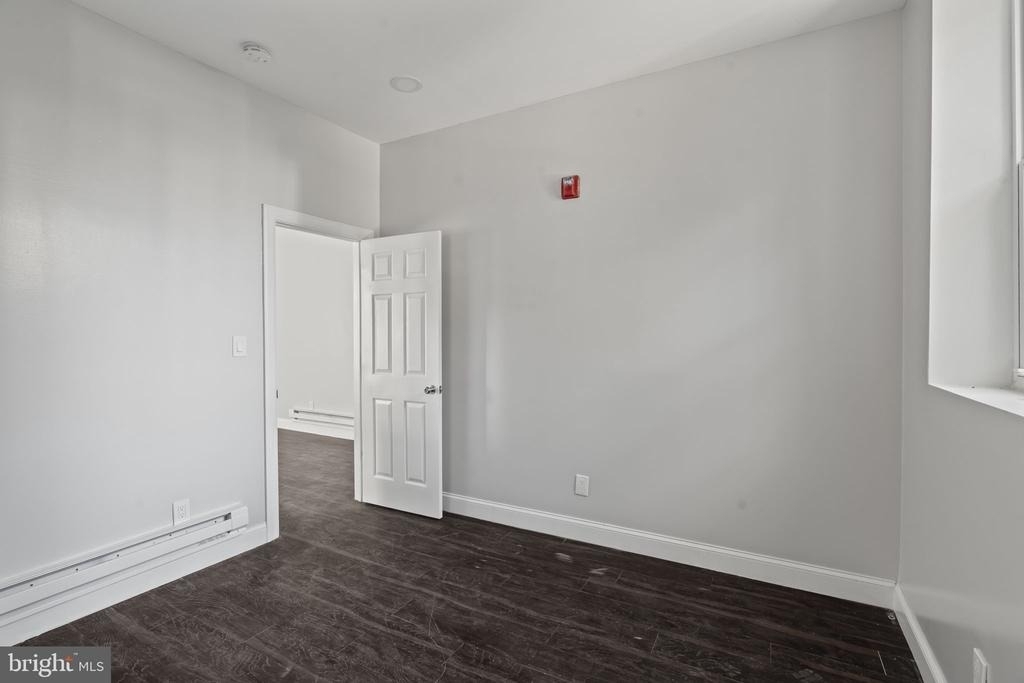 5237 Chester Avenue - Photo 11