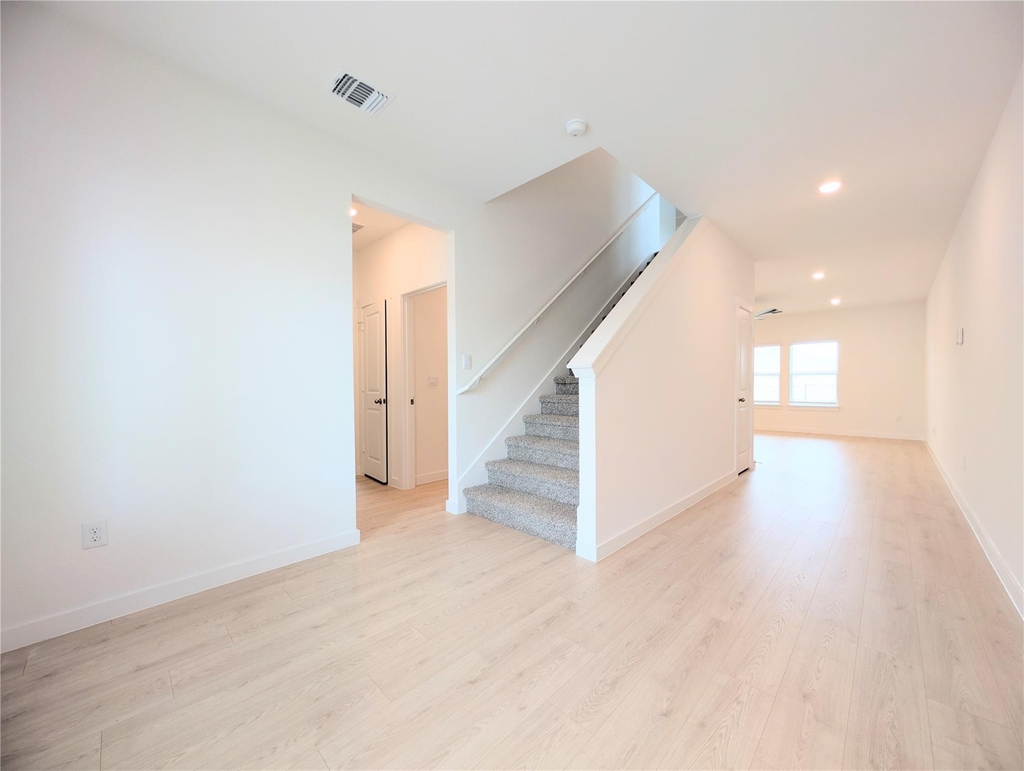 9400 Oxbow Strap Dr - Photo 5