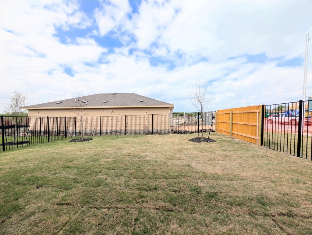 9400 Oxbow Strap Dr - Photo 32