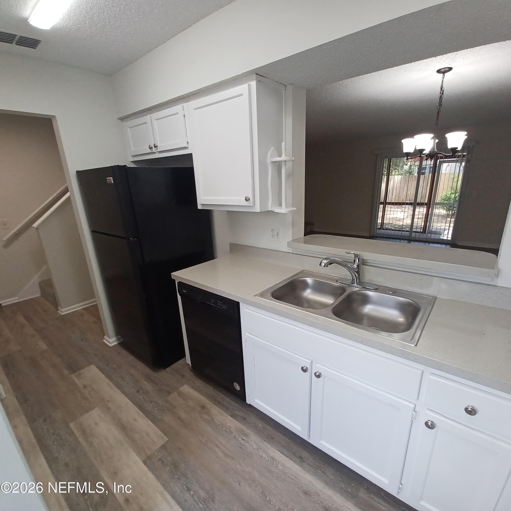 1201 Douglas Street - Photo 8
