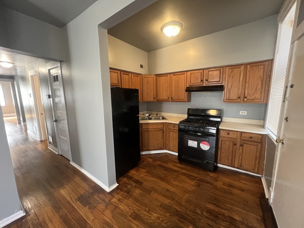 734 E 95th Street - Photo 5