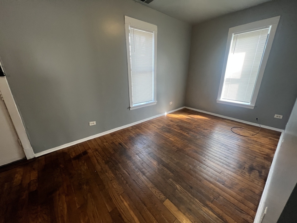 734 E 95th Street - Photo 4