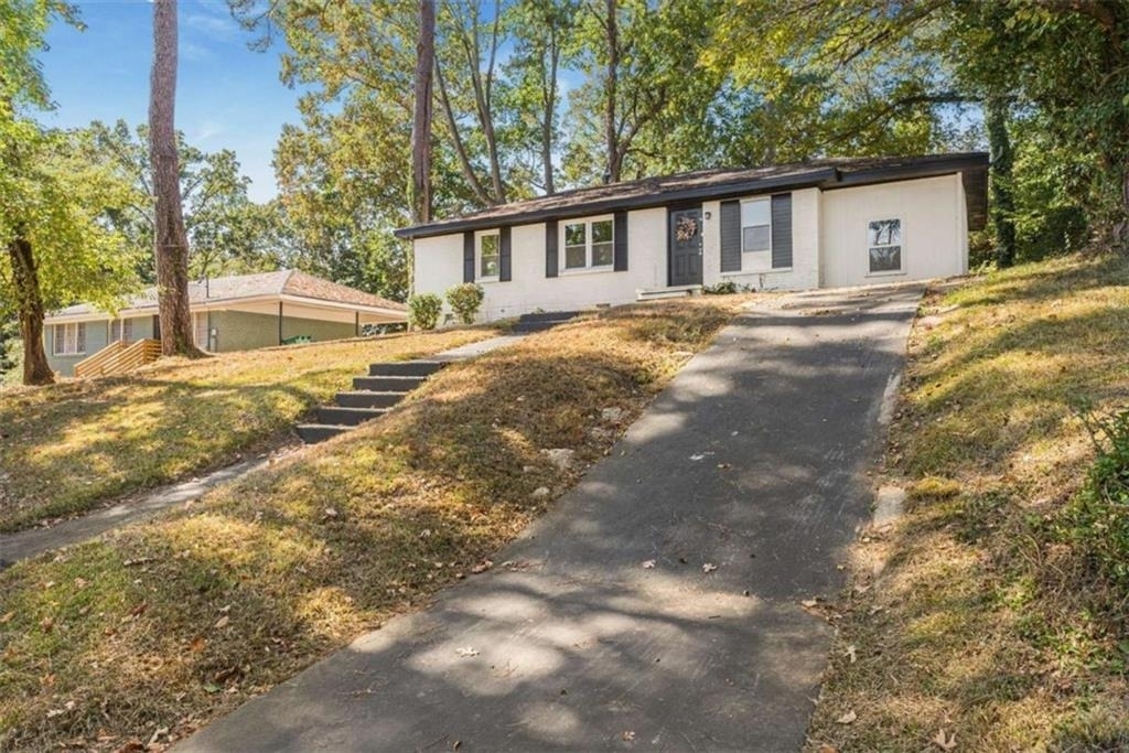 2905 Gresham Road - Photo 2