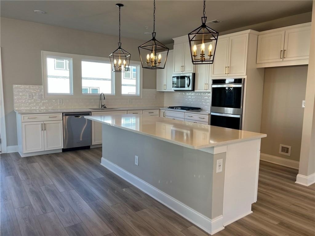 431 Lincoln Street - Photo 2