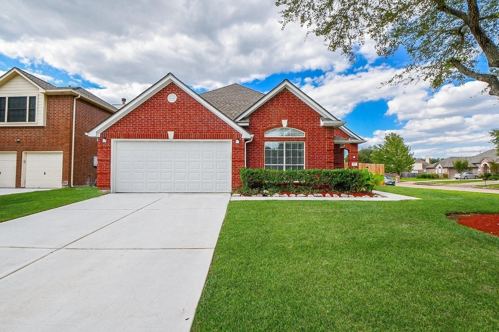802 Childers Court - Photo 0