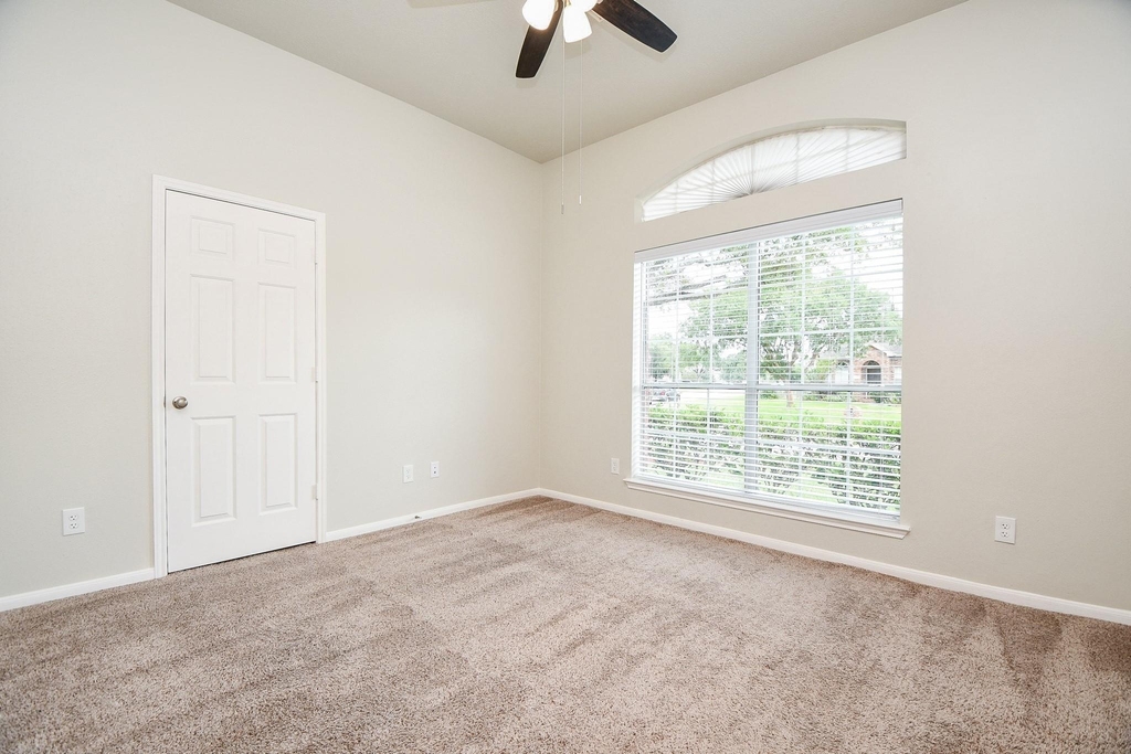 802 Childers Court - Photo 39