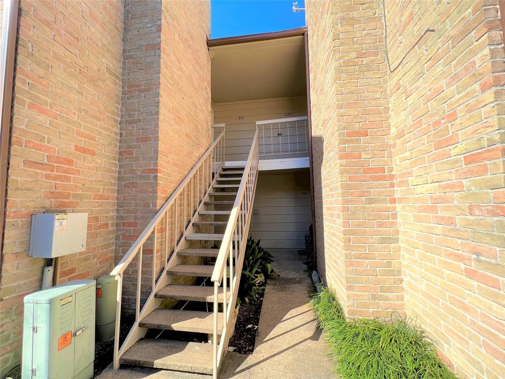 2120 Wilcrest Drive - Photo 30