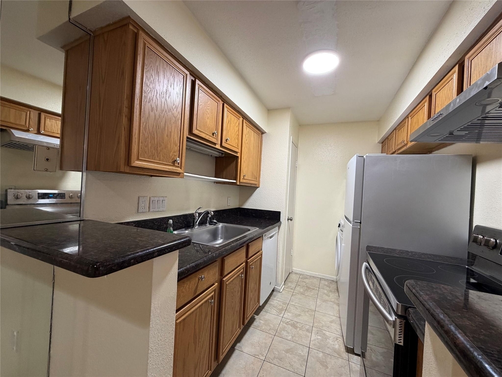2120 Wilcrest Drive - Photo 11