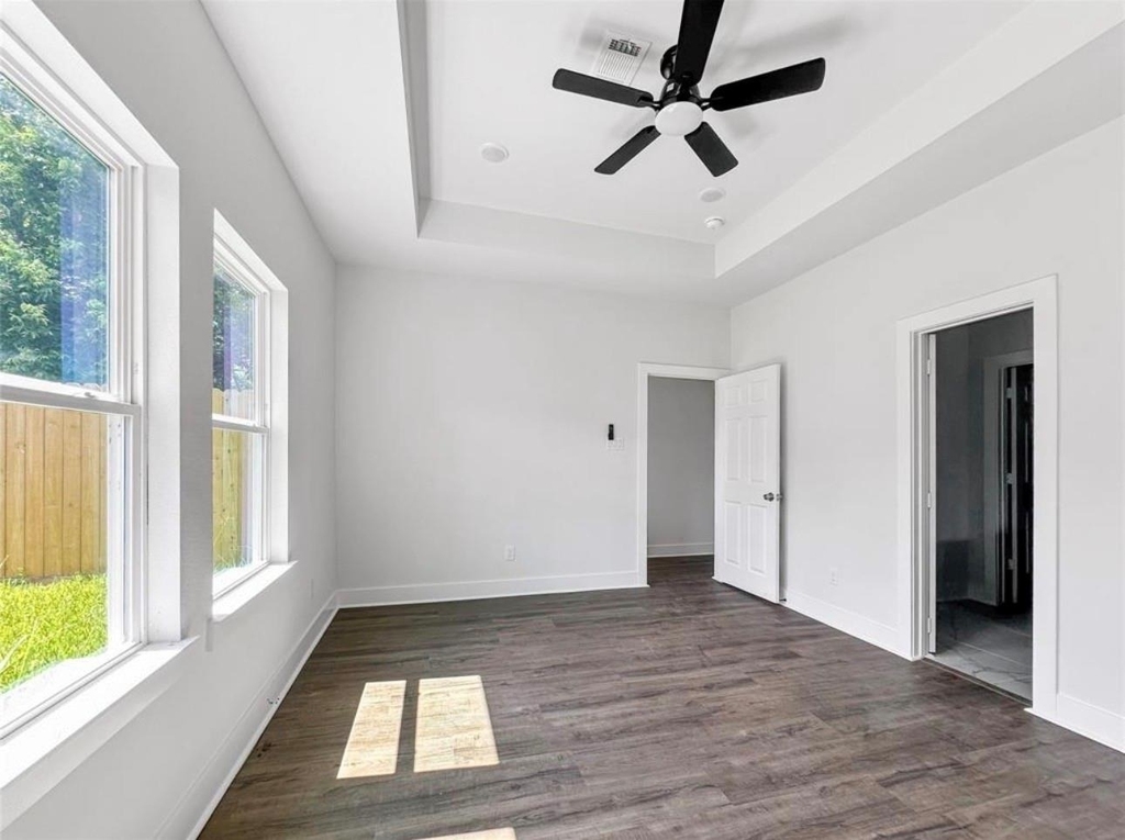 6010 Bobby Burns Street - Photo 12