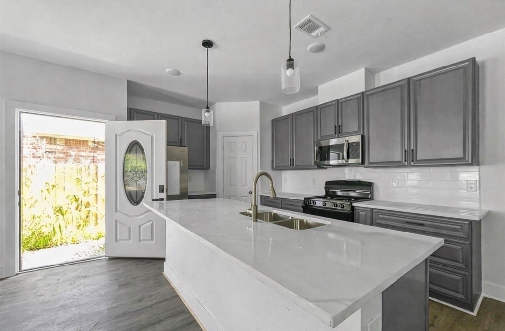 6010 Bobby Burns Street - Photo 3