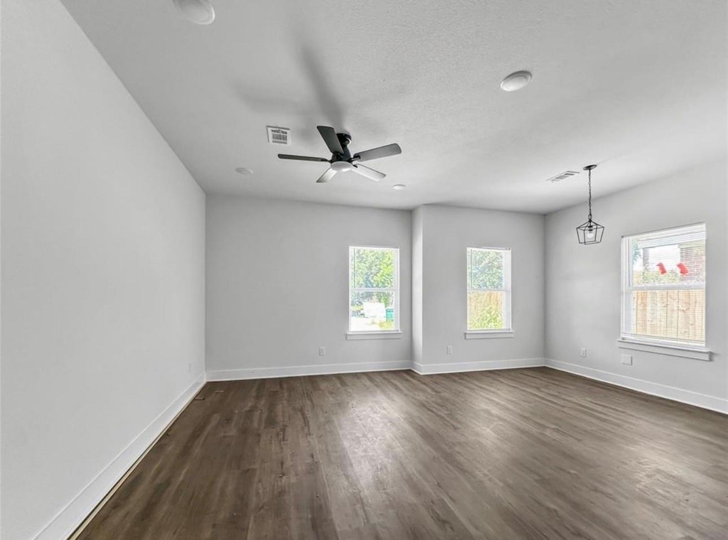 6010 Bobby Burns Street - Photo 5
