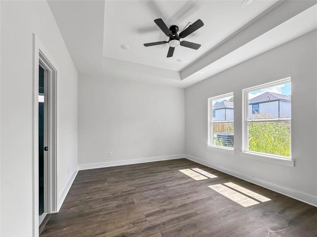 6010 Bobby Burns Street - Photo 9