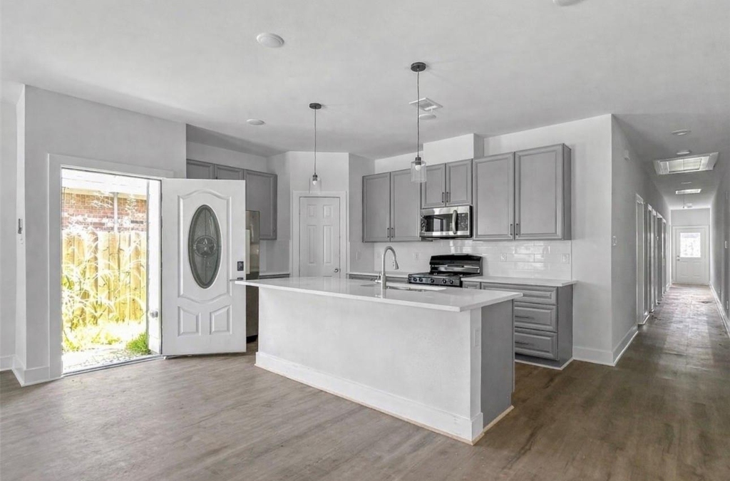 6010 Bobby Burns Street - Photo 2