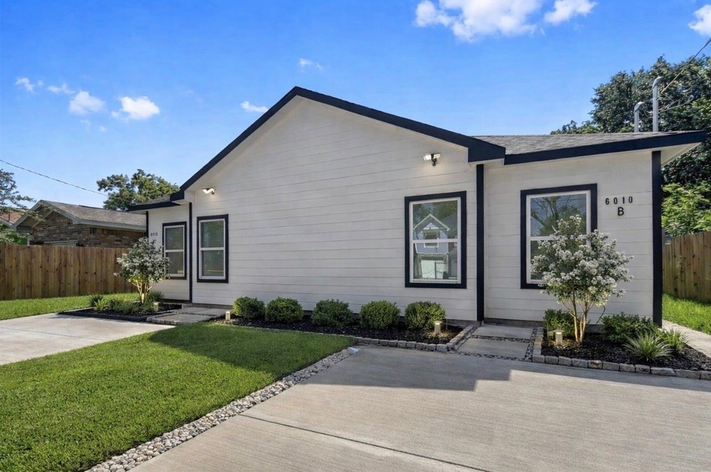 6010 Bobby Burns Street - Photo 0