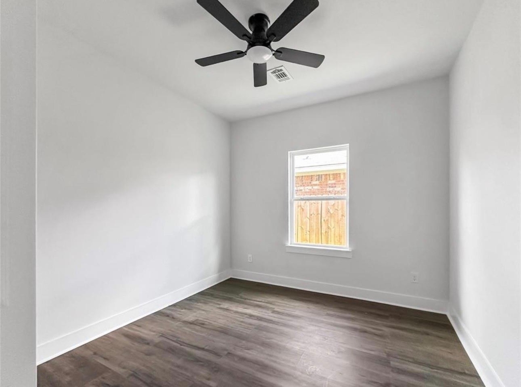 6010 Bobby Burns Street - Photo 14