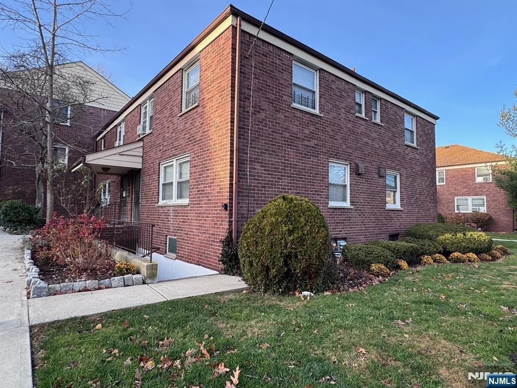 2197 Center - Photo 1