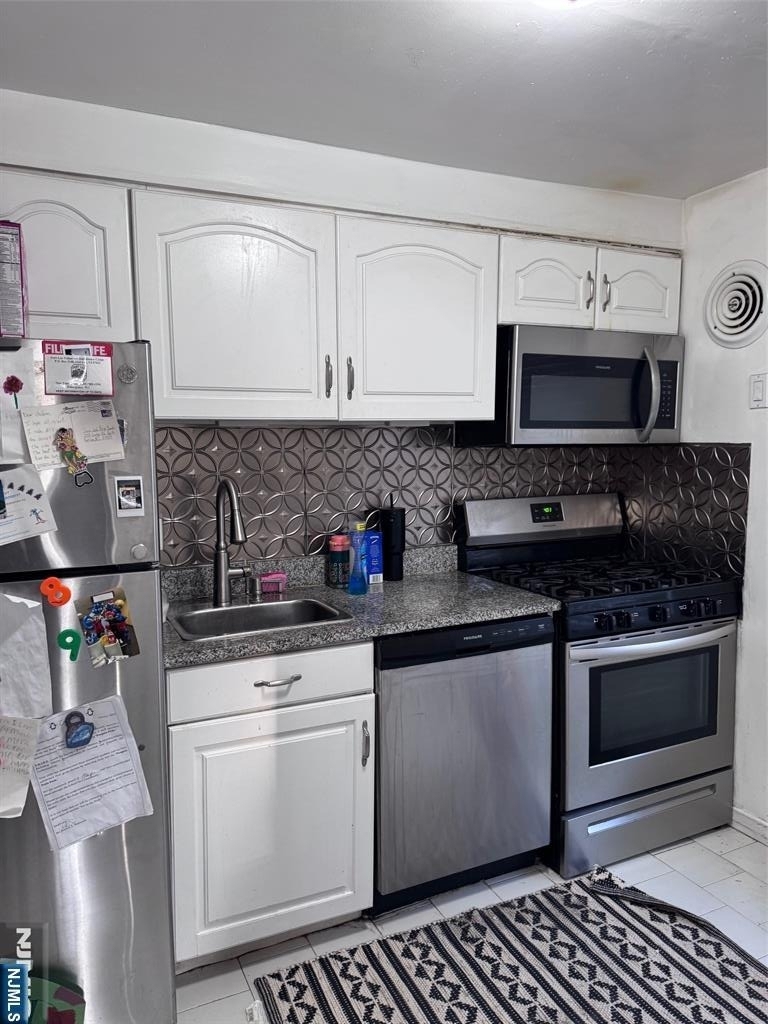 2197 Center - Photo 6