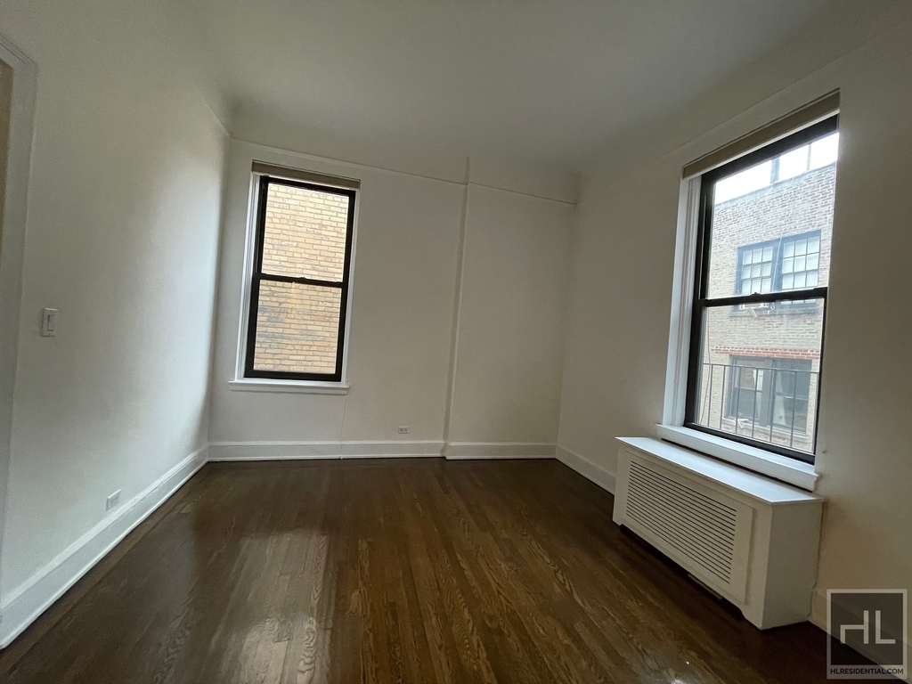 E 81st St - Photo 3