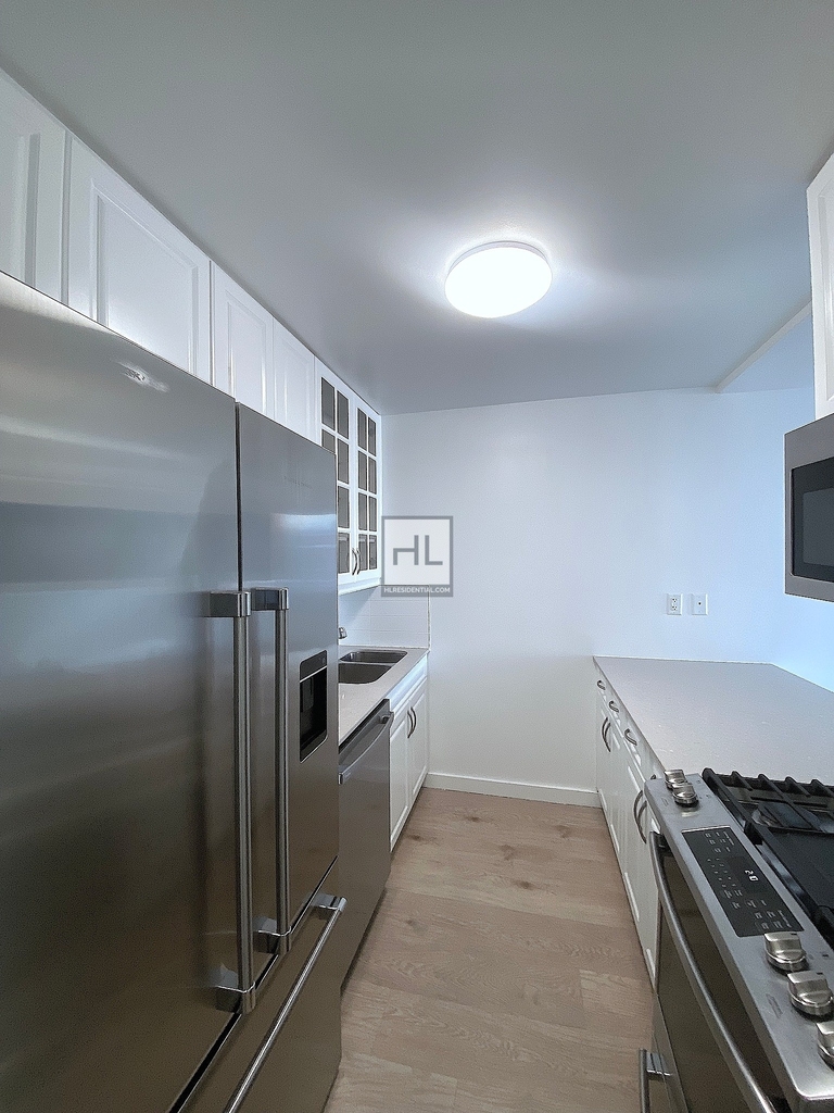 Second Avenue - Photo 1
